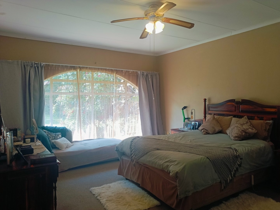 5 Bedroom Property for Sale in Wilkoppies North West